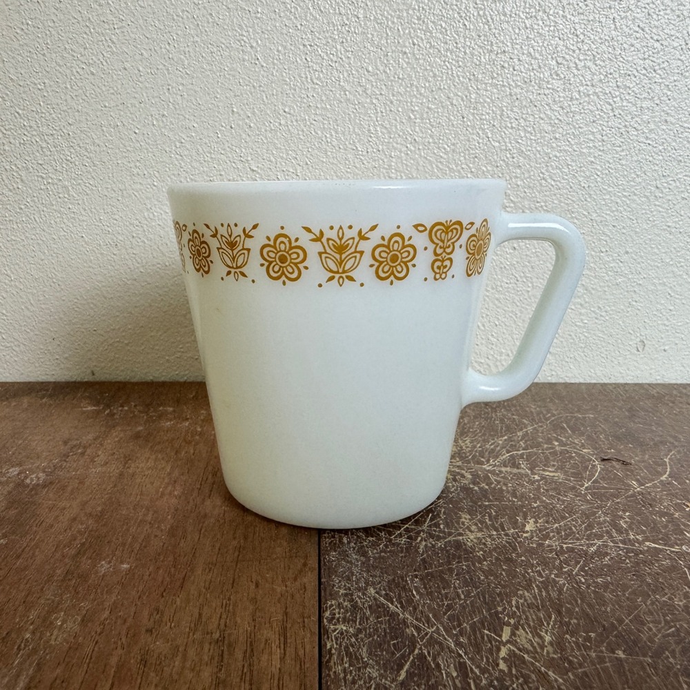 Vintage Pyrex Golden Butterfly‎ White Milk Glass Coffee Mug